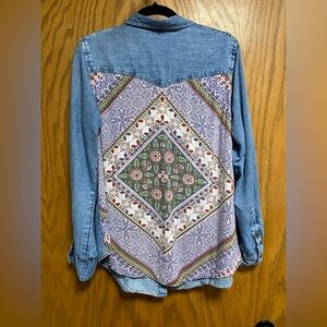 LOLA P DENIM BUTTON UP SHIRT w/TAB SLEEVES & FLORAL BACK - M